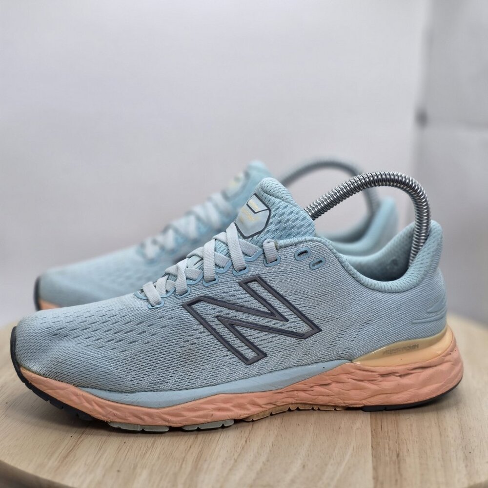 Women's Size 7 B - New Balance 880 V11 Athletic‎ Running Sneaker Gym Shoes Blue